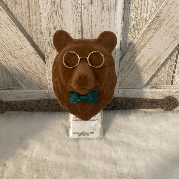 Bath and Body Works Christmas Bear Wallflower Plug - Picture 1 of 7
